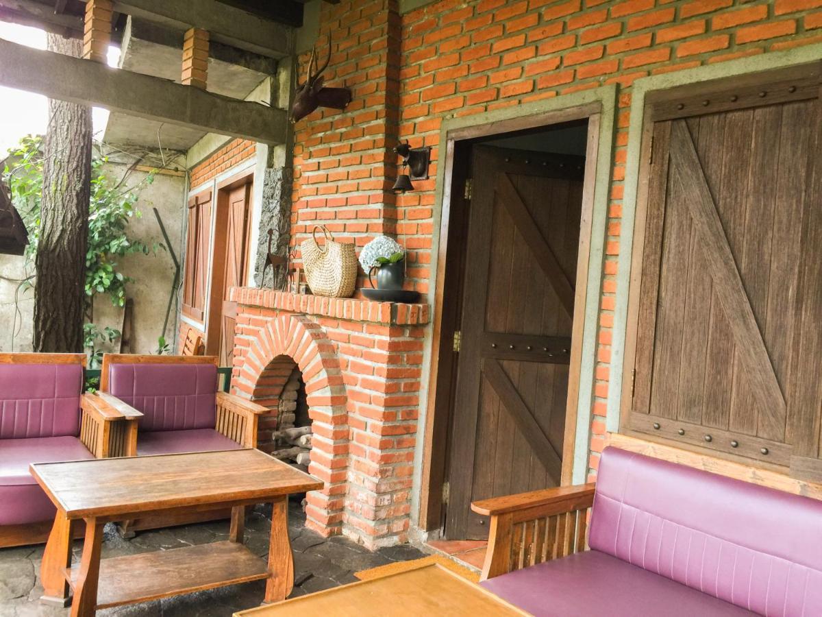 Rumah Stroberi Organic Farm & Family Lodge Lembang Exterior photo