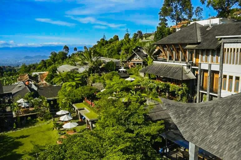 Rumah Stroberi Organic Farm & Family Lodge Lembang Exterior photo